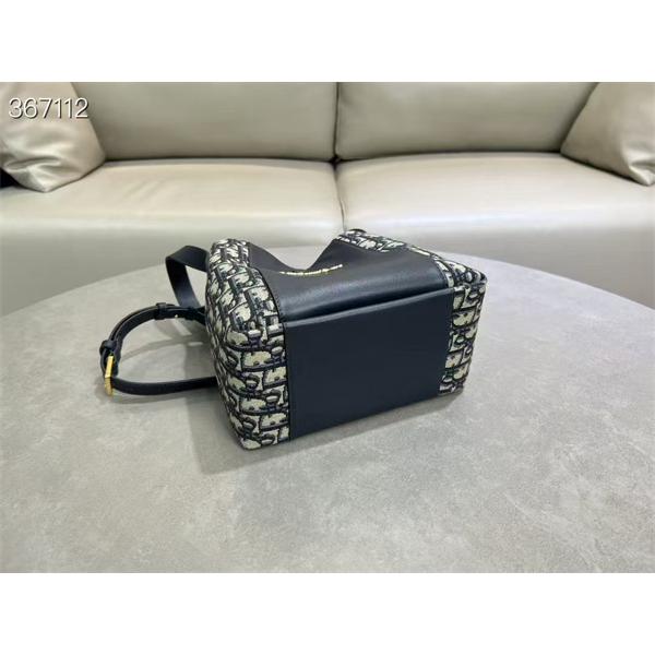 2025トレンド新作❤❤  ディオールショルダーバッグコピーChristian Signature 大容量通勤通学上質アイテム