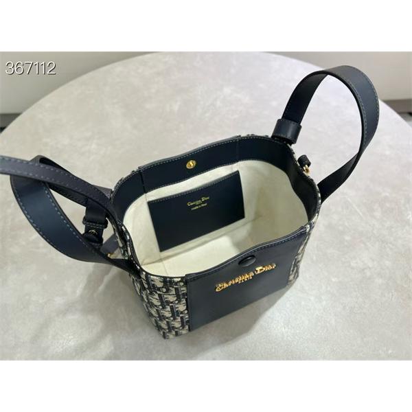 2025トレンド新作❤❤  ディオールショルダーバッグコピーChristian Signature 大容量通勤通学上質アイテム