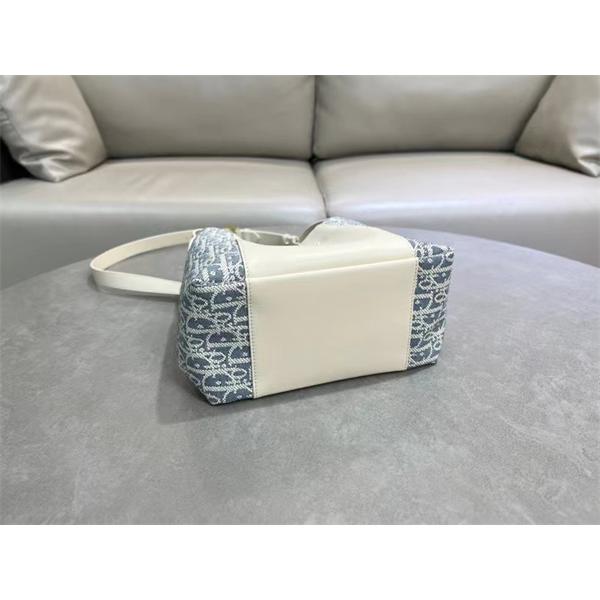 ☆トレンド新作☆DIOR Signatureディオールショルダーバッグコピー 大容量お手頃カジュアル大人っぽく上品