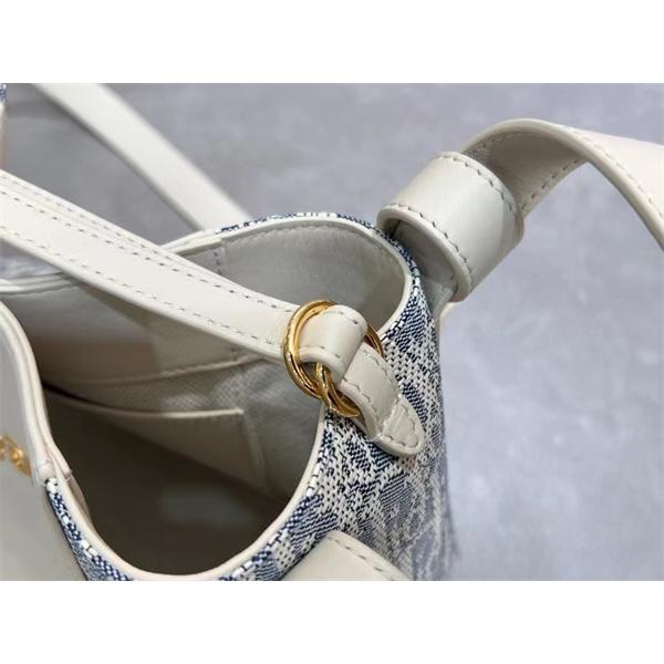 ☆トレンド新作☆DIOR Signatureディオールショルダーバッグコピー 大容量お手頃カジュアル大人っぽく上品