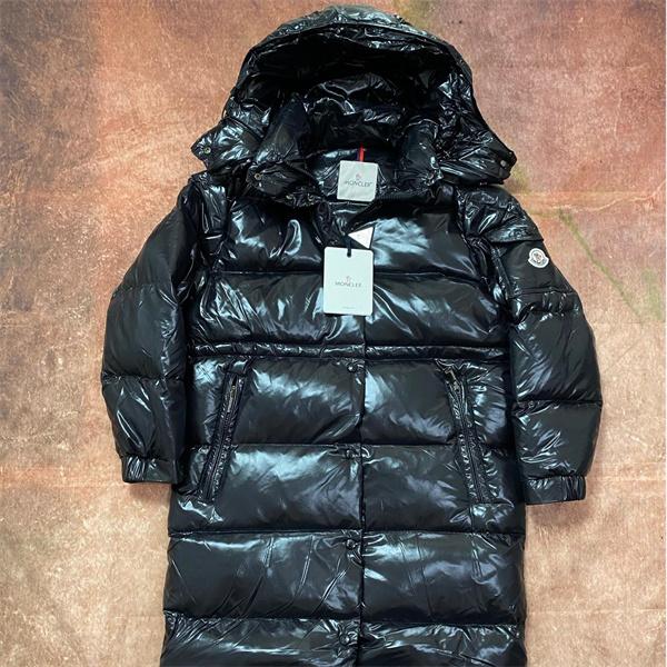モンクレール コピー MONCLER 2025秋冬 新作 ブラック 高級 光沢 ロングダウンコート シルエット