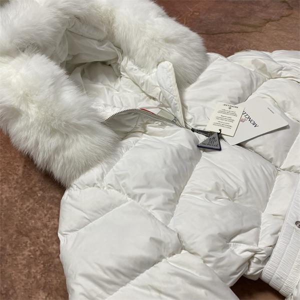 MONCLER 2025秋冬 ブラック 高級 ダウン 防寒 美ライン 人気 トレンド モンクレール コピー