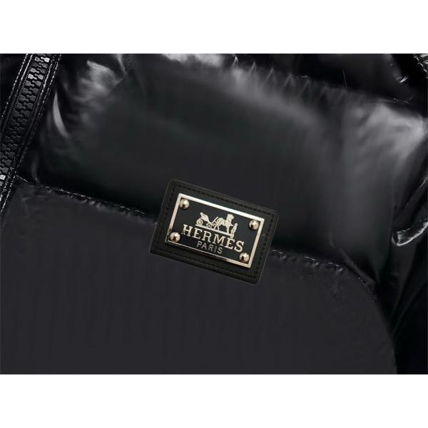 2025秋冬 高級感 ブラック HERMES エルメス コピー ダウンジャケット ゴールドロゴ 上品　人気急上昇