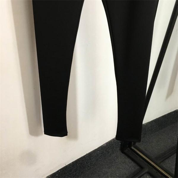 CHROME HEARTS 2025秋冬 スタイリッシュ ロゴ映え クロムハーツ コピー パンツ 美脚 魅力