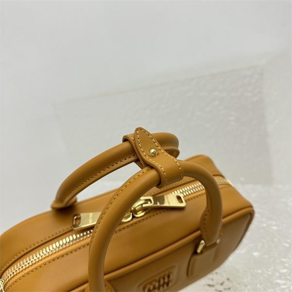 2025秋冬 ぬくもりマスタード 人気必須 ボストンバッグ MIUMIU ミュウミュウ スーパーコピー