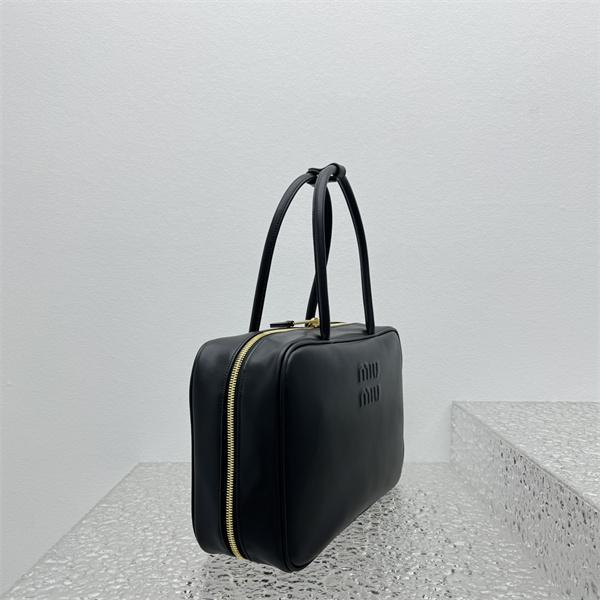 MIUMIU ミュウミュウ 偽物 ネイビー トレンドリッチ 人気上昇 大容量レザーボックスバッグ 