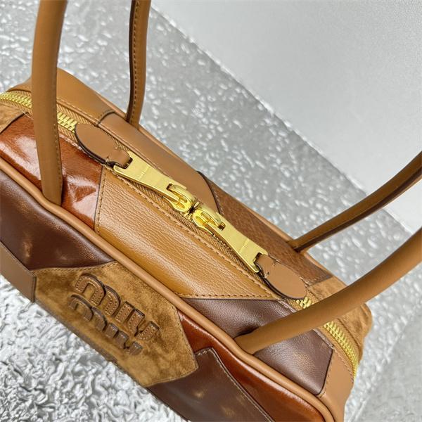 ほっこりブラウン 新作限定 こなれ感抜群 MIUMIU ミュウミュウ スーパーコピー ボストンバッグ