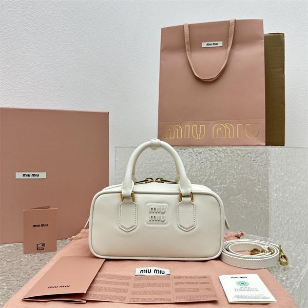 MIUMIU ミュウミュウ コピー 2025秋冬 ホワイト 人気上昇 使いやすい 上品ミニボストンバッグ