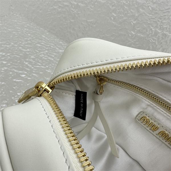 MIUMIU ミュウミュウ コピー 2025秋冬 ホワイト 人気上昇 使いやすい 上品ミニボストンバッグ