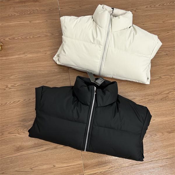 モダン ブラック人気上昇 ふっくら軽量 ダウンジャケット STONE ISLAND ストーンアイランド コピー 