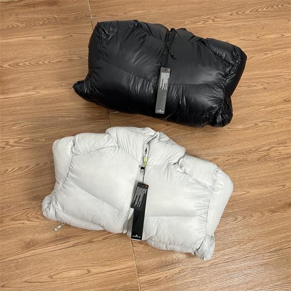 STONE ISLAND ストーンアイランド 偽物  光沢ブラック人気急増 ボリューム感 美シルエット ダウンジャケット