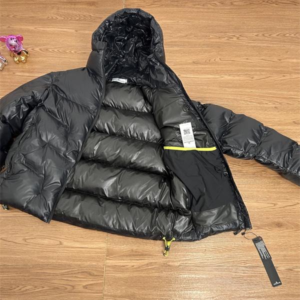STONE ISLAND ストーンアイランド 偽物  光沢ブラック人気急増 ボリューム感 美シルエット ダウンジャケット