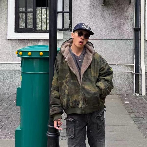 2025秋冬 ミリタリーカモ 新作話題 ソフト裏地  STONE ISLAND ストーンアイランド コピー  ダウンジャケット