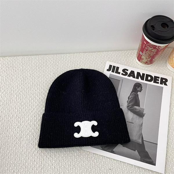 CELINE セリーヌ 偽物 秋冬 マルチカラー 検索人気トップ しっとり暖か ニット帽