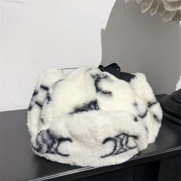 CELINE セリーヌ コピー 秋冬 ホワイト 話題性MAX 防寒イヤーフラップ帽