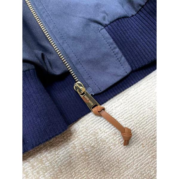 秋冬コーデ ミニマルデザイン 大人カジュアル MIUMIU ミュウミュウ コピー ジャケット