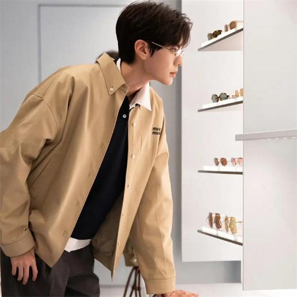 新作 きれいめ シャツジャケット 着回し抜群 MIUMIU ミュウミュウ スーパーコピー