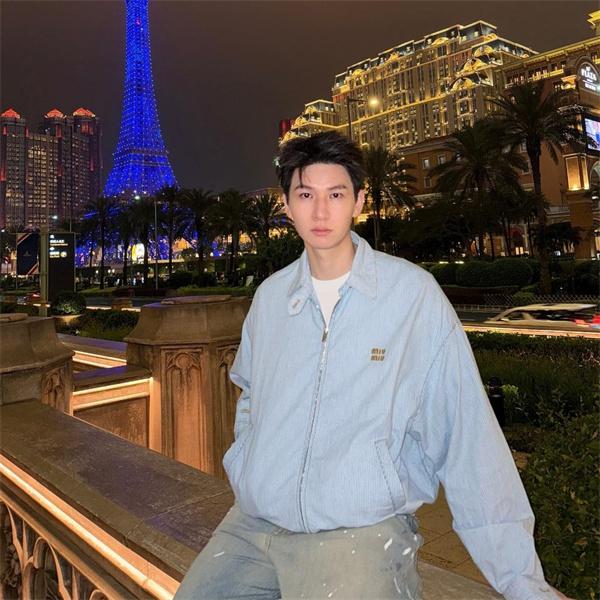 MIUMIU ミュウミュウ コピー 大人カジュアル 洗練 ライトブルー ジップ ジャケット おすすめ