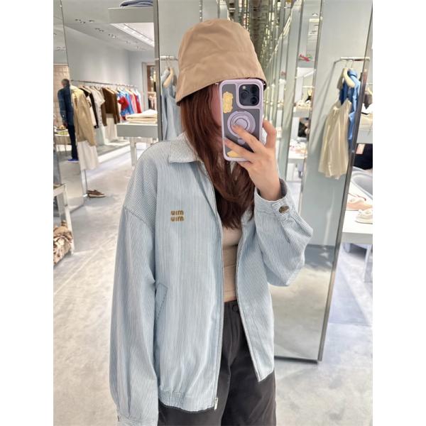 MIUMIU ミュウミュウ コピー 大人カジュアル 洗練 ライトブルー ジップ ジャケット おすすめ