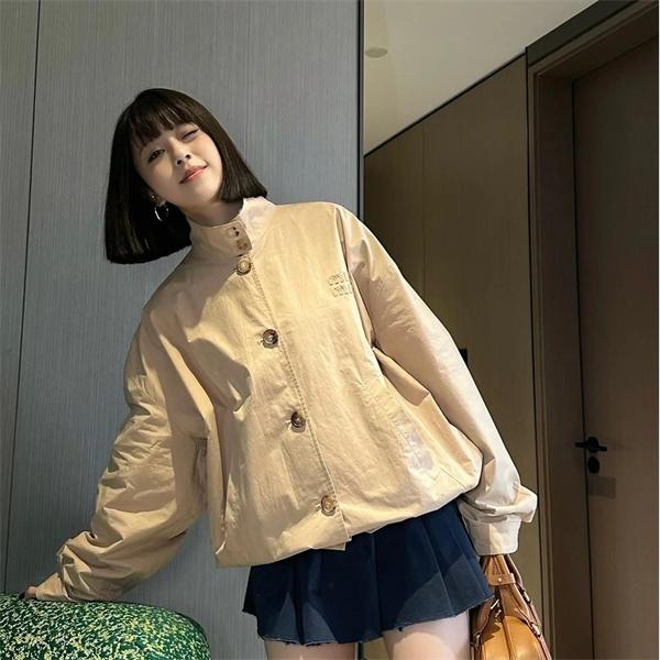 MIUMIU ミュウミュウ コピー シンプル 防風 ベージュ スタンドカラージャケット おすすめ
