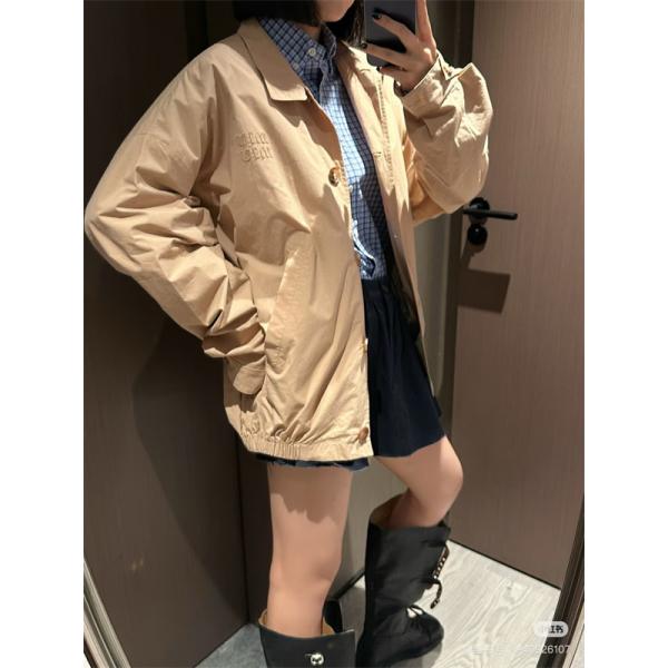 MIUMIU ミュウミュウ コピー シンプル 防風 ベージュ スタンドカラージャケット おすすめ