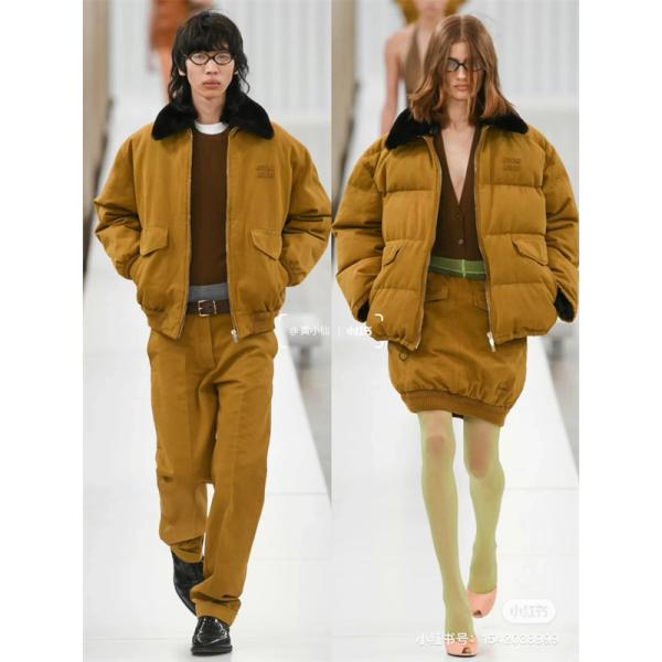 MIUMIU ミュウミュウ コピー 2025秋冬 カジュアル 防寒仕様 キャメル ダウンジャケット 注目