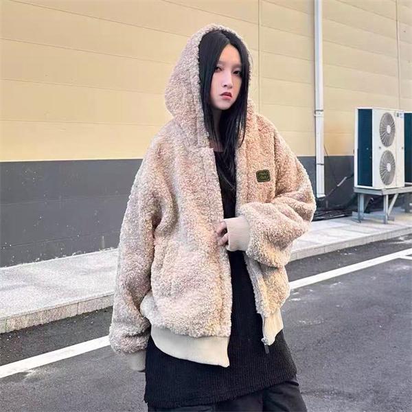 大人カジュアル ふんわりボア ベージュ フード付き MIUMIU ミュウミュウ コピー ジャケット