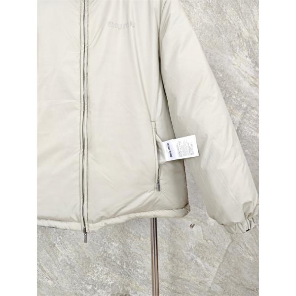 2025秋冬 防寒仕様 シンプル ブラック MIUMIU ミュウミュウ 偽物 ダウンジャケット