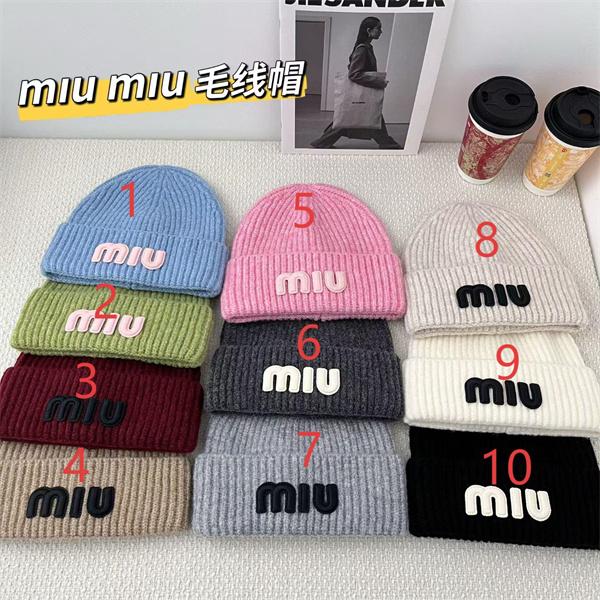 MIUMIU ミュウミュウ スーパーコピー あたたか素材 大人カジュアル ロゴ入り ニット帽 