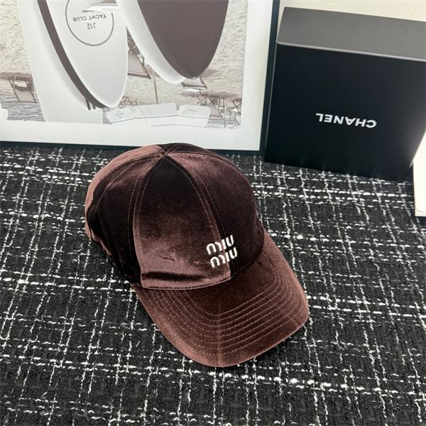 2025秋冬 季節感たっぷり 上品ベロア ロゴ MIUMIU ミュウミュウ コピー キャップ 