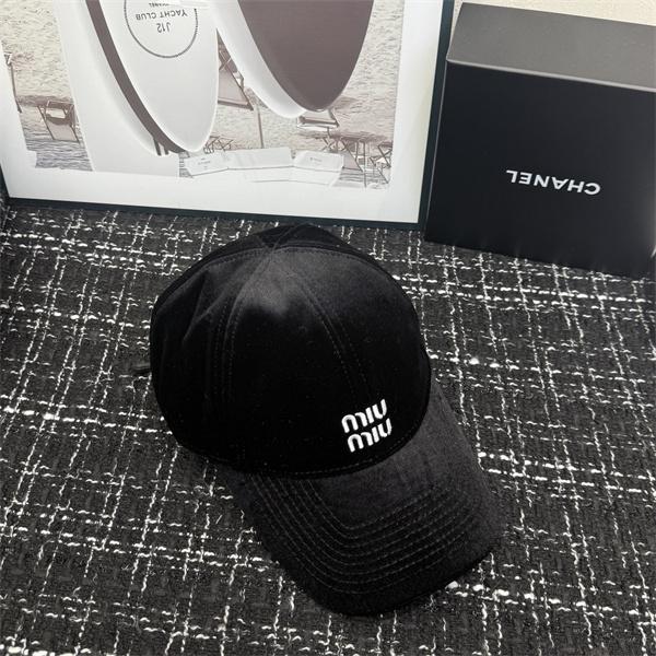 2025秋冬 季節感たっぷり 上品ベロア ロゴ MIUMIU ミュウミュウ コピー キャップ 