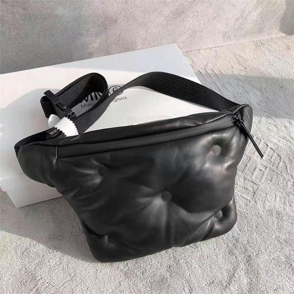 Maison Margiela メゾン・マルジェラ Glam Slam グラムスラム ソフトパデッド レザー ボディバッグ／ショルダーバッグ ユニセックス