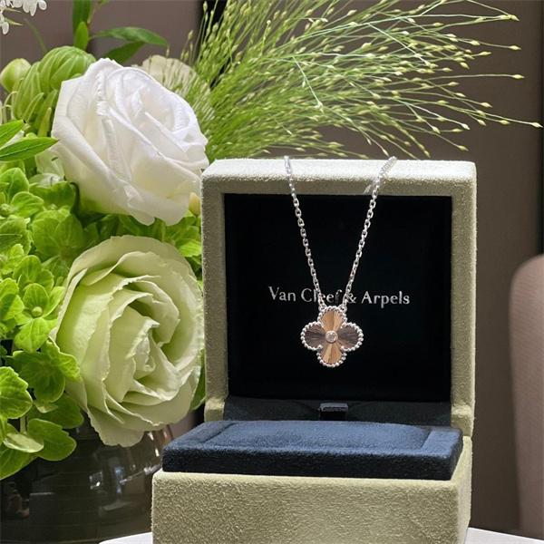 ヴィンテージ 四つ葉 VCA ヴァン ヴァン クリーフ＆アーペル 偽物 ネックレス ゴールド 華やか エレガント