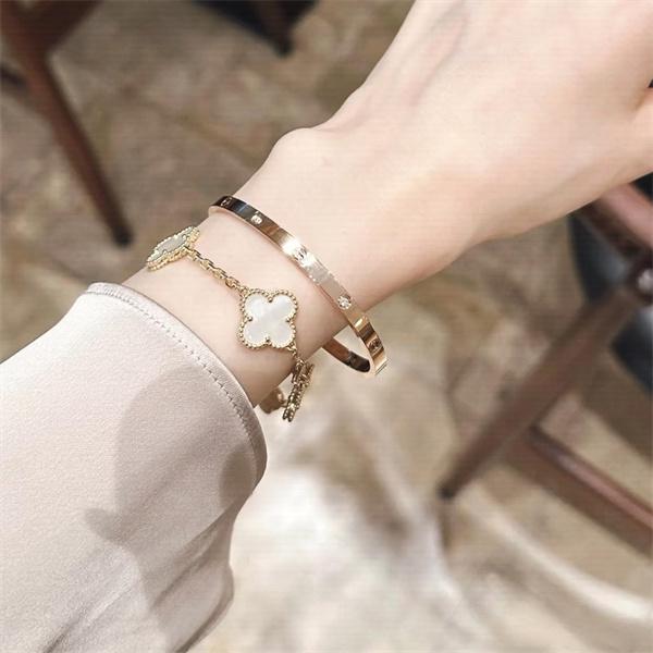 ブレスレット ホワイト シェル調 ゴールド 定番 クラシカル VCA ヴァン ヴァン クリーフ＆アーペル スーパーコピー