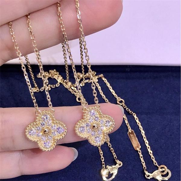 クローバーモチーフ ブレスレット 入手困難 モダン VCA ヴァン ヴァン クリーフ＆アーペル 偽物 高見え