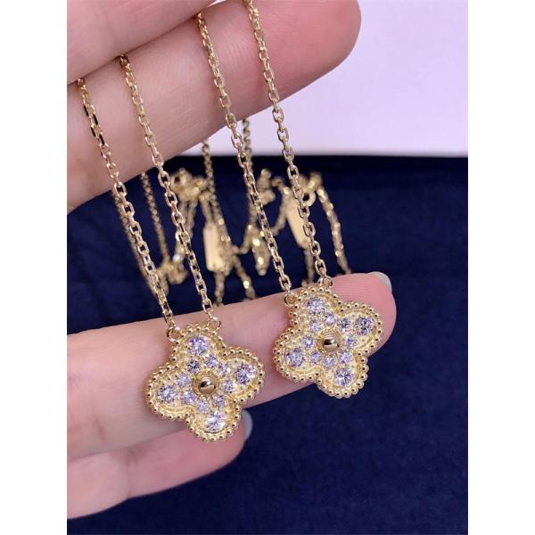 クローバーモチーフ ブレスレット 入手困難 モダン VCA ヴァン ヴァン クリーフ＆アーペル 偽物 高見え