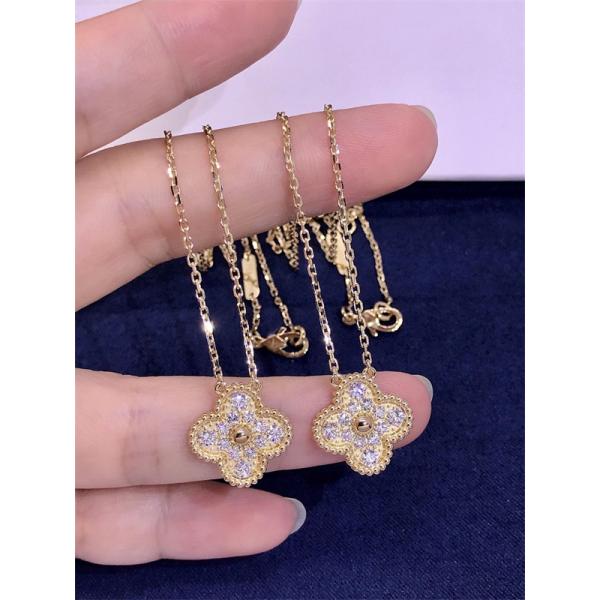 クローバーモチーフ ブレスレット 入手困難 モダン VCA ヴァン ヴァン クリーフ＆アーペル 偽物 高見え