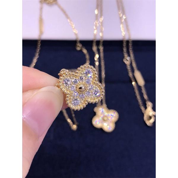 クローバーモチーフ ブレスレット 入手困難 モダン VCA ヴァン ヴァン クリーフ＆アーペル 偽物 高見え