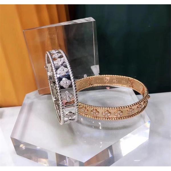 VCA ヴァン ヴァン クリーフ＆アーペル コピー フラワー バングル ゴールド 限定入荷 クラシカル エレガント