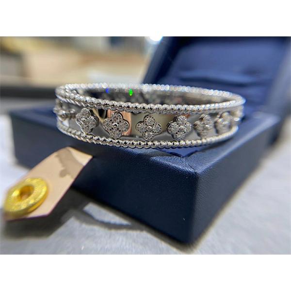 VCA ヴァン ヴァン クリーフ＆アーペル コピー フラワー バングル ゴールド 限定入荷 クラシカル エレガント