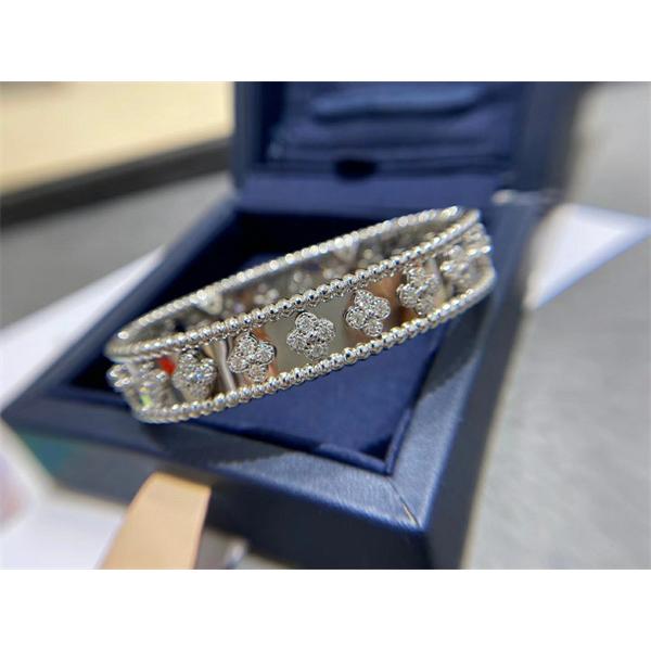 VCA ヴァン ヴァン クリーフ＆アーペル コピー フラワー バングル ゴールド 限定入荷 クラシカル エレガント