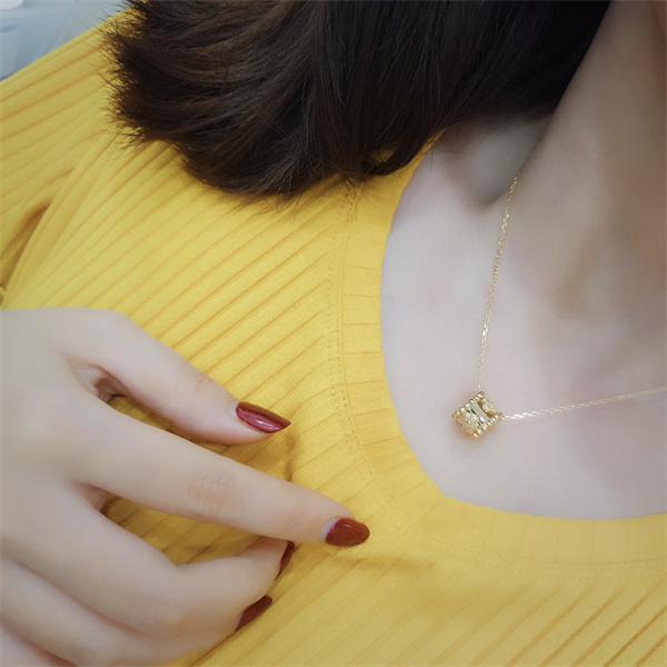 スクエア ネックレス ゴールド VCA ヴァン ヴァン クリーフ＆アーペル コピー 立体感 上質仕上げ 大人気