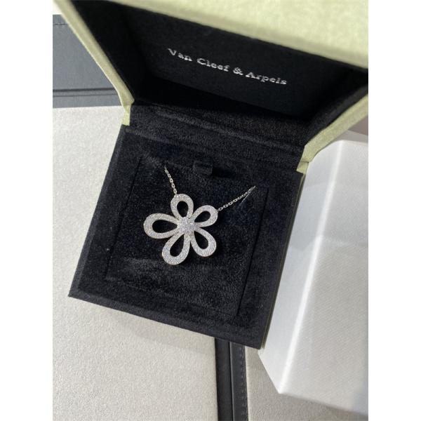 VCA ヴァン ヴァン クリーフ＆アーペル コピー フラワーモチーフ ネックレス ダイヤ調 華麗 存在感 希少