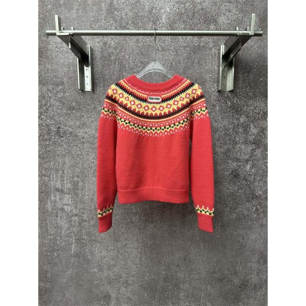 温もり レッド ノルディック MIUMIU ミュウミュウ コピー ニットカーディガン 風合い