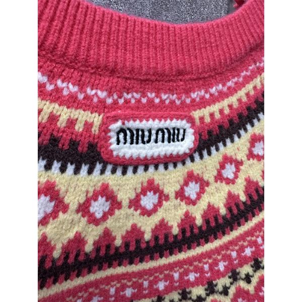 温もり レッド ノルディック MIUMIU ミュウミュウ コピー ニットカーディガン 風合い