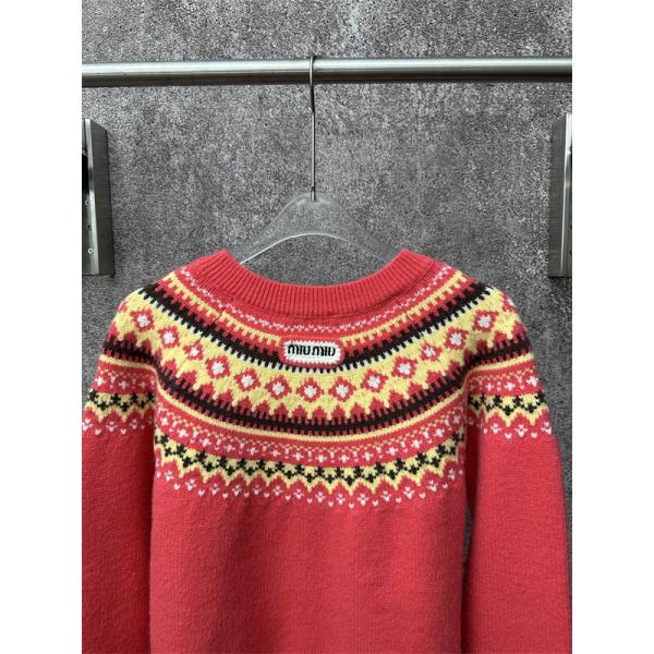 温もり レッド ノルディック MIUMIU ミュウミュウ コピー ニットカーディガン 風合い