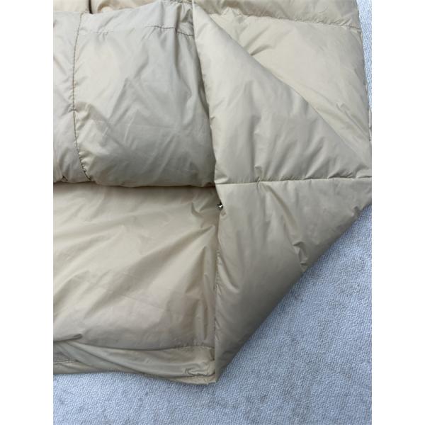 秋冬 すっきり ベージュ MIUMIU ミュウミュウ コピー ダウンベスト 軽快 入手困難