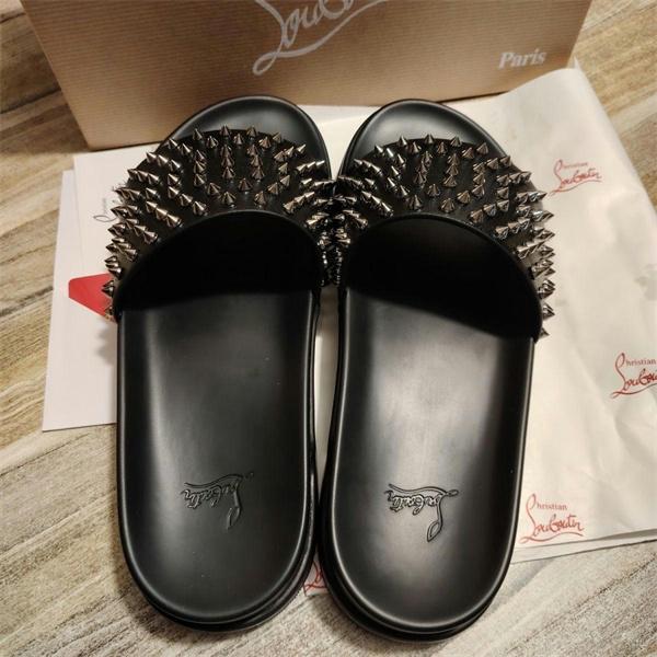 Christian Louboutin 激安 メンズ スタッズ フラットサンダル クッションインソール レッドソール