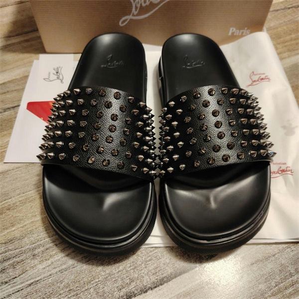 Christian Louboutin 激安 メンズ スタッズ フラットサンダル クッションインソール レッドソール