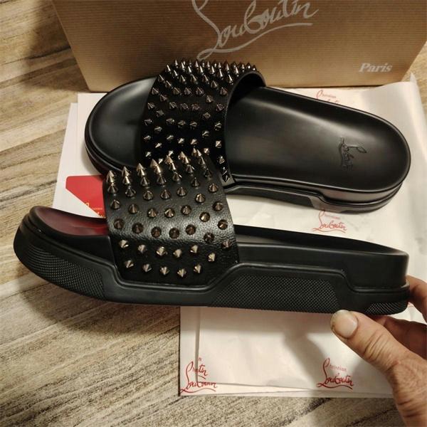 Christian Louboutin 激安 メンズ スタッズ フラットサンダル クッションインソール レッドソール